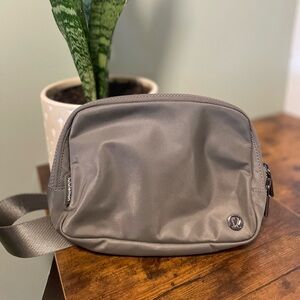 lululemon athletica Everywhere Belt Bag 2L - Wordmark